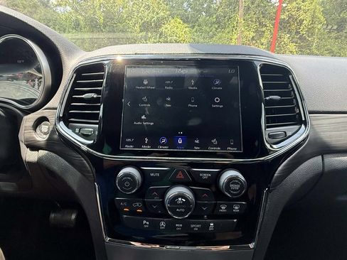 Used 2019 Jeep Grand Cherokee Altitude RWD image 17