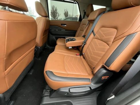 Used 2023 Nissan Pathfinder Platinum w/ Cargo Package image 31