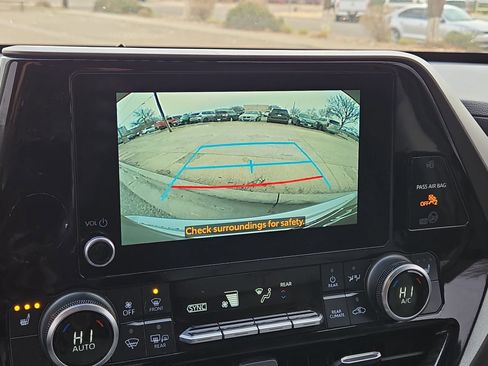 Used 2023 Toyota Highlander XLE image 18