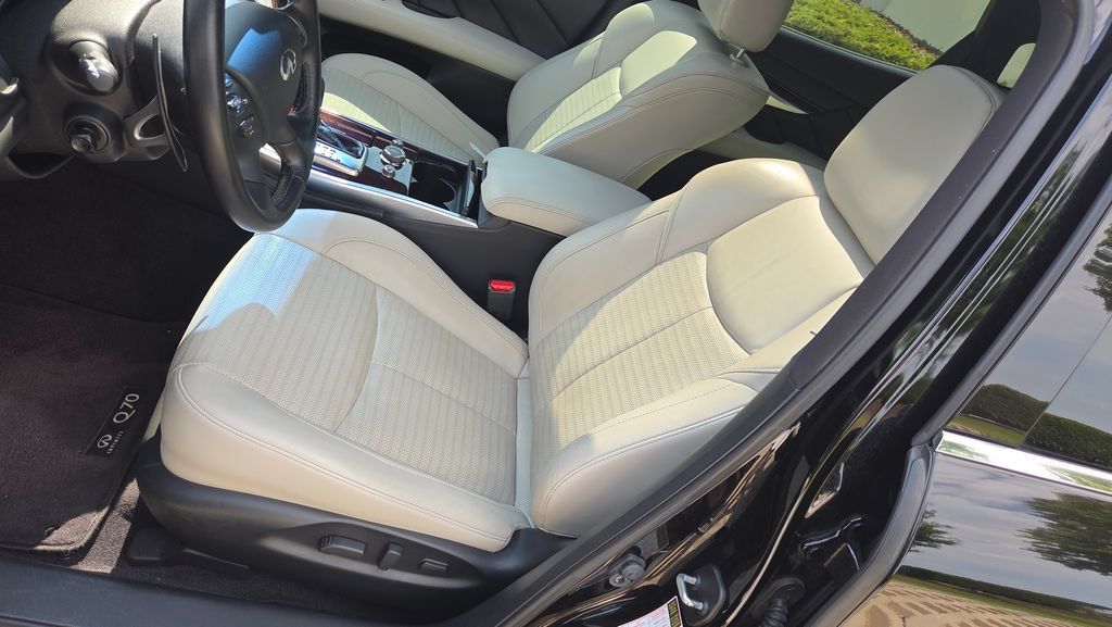 Used 2017 INFINITI Q70 3.7 w/ Sport Package AWD/4WD image 16
