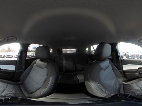 Used 2025 Chevrolet Trax LT w/ LT Convenience Package image 40