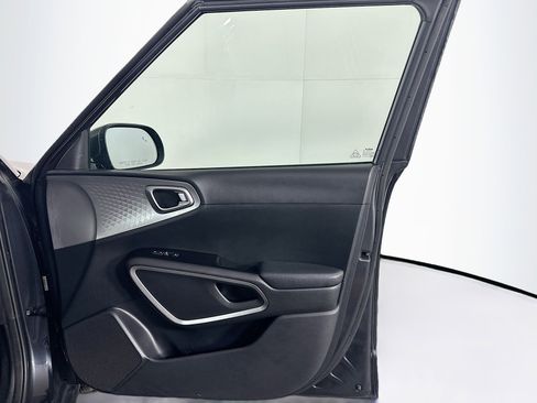Used 2025 Kia Soul LX w/ LX Technology Package FWD image 30
