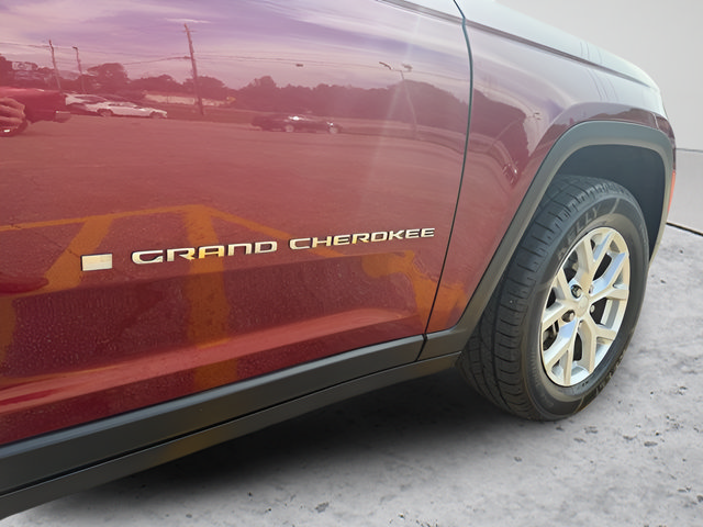 Used 2023 Jeep Grand Cherokee Limited AWD/4WD image 33