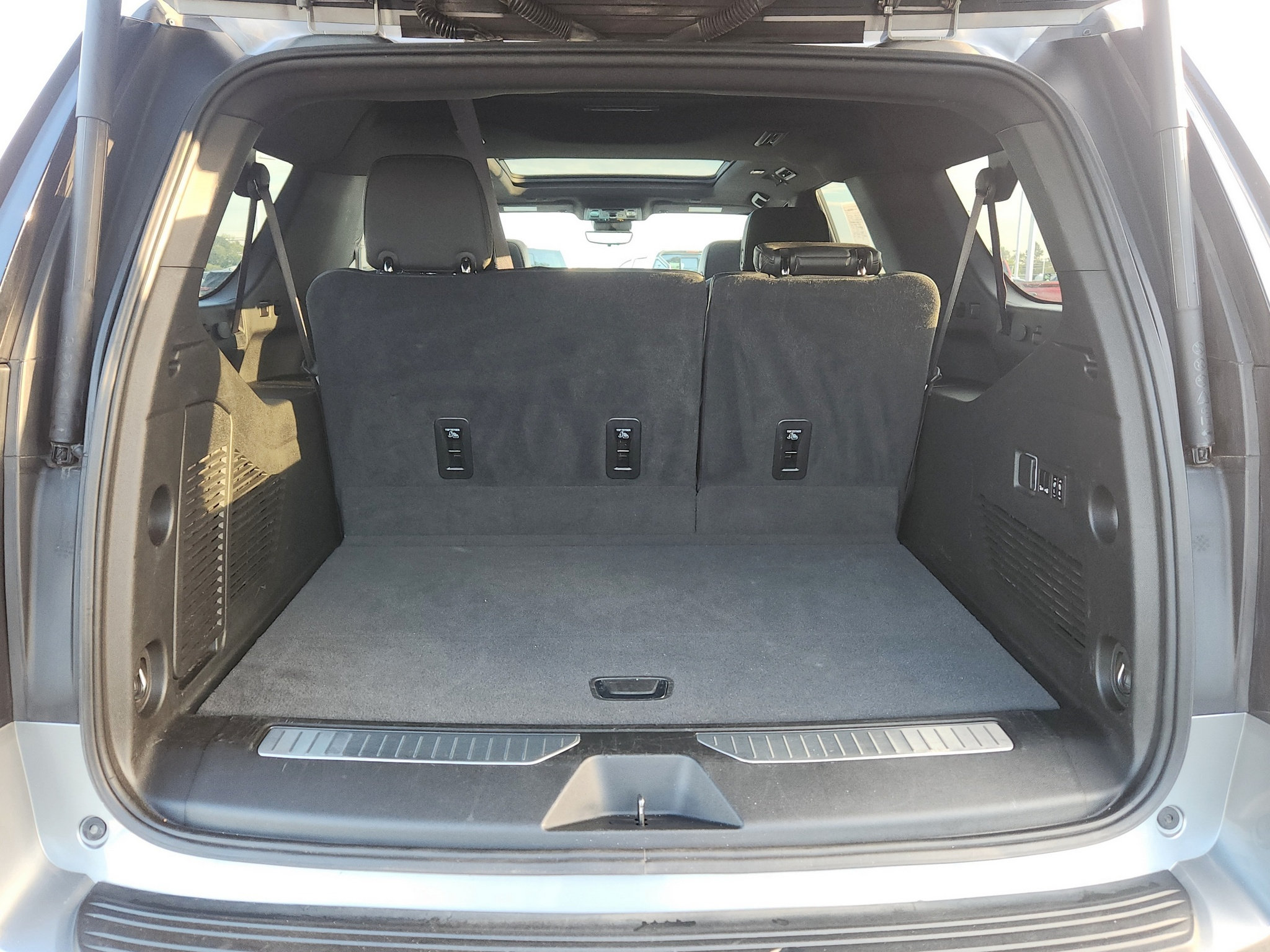 Used 2024 Chevrolet Suburban High Country AWD/4WD image 18