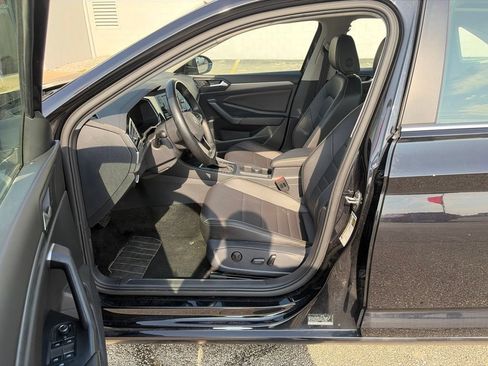 Used 2024 Volkswagen Jetta SE FWD image 17