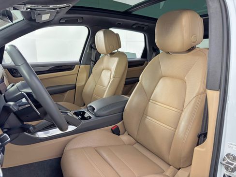 Used 2019 Porsche Cayenne Turbo image 42