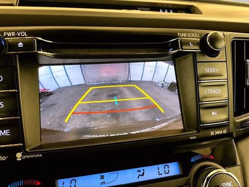 Used 2018 Toyota RAV4 XLE AWD/4WD image 20