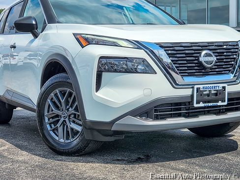 Used 2023 Nissan Rogue S AWD/4WD image 2