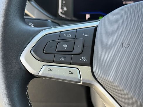 Used 2023 Volkswagen Taos SEL image 17