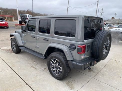 Used 2021 Jeep Wrangler Unlimited Sahara w/ Cold Weather Group image 7