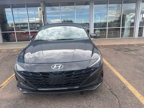 Used 2021 Hyundai Elantra SE FWD image 2