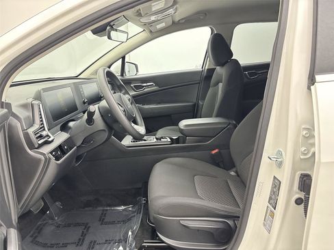 Used 2024 Kia Sportage LX AWD/4WD image 25