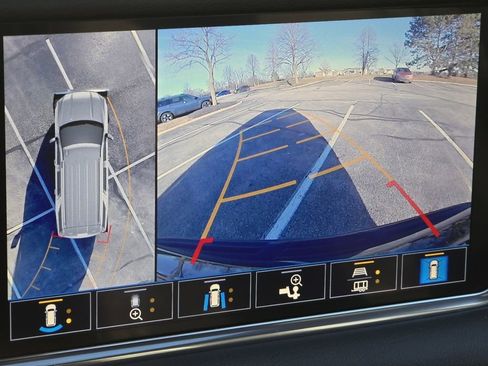 Used 2021 GMC Yukon Denali w/ Denali Premium Package image 8