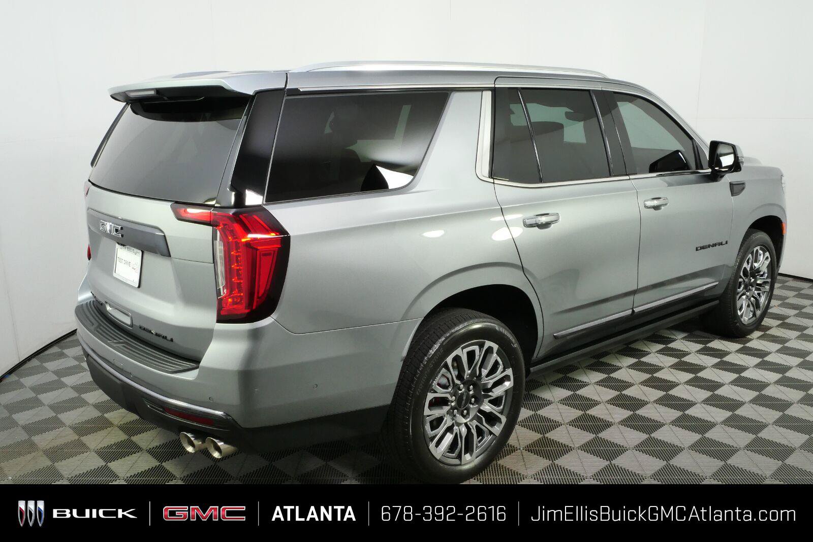 Certified 2023 GMC Yukon Denali Ultimate w/ LPO, Floor Liner Package AWD/4WD image 4
