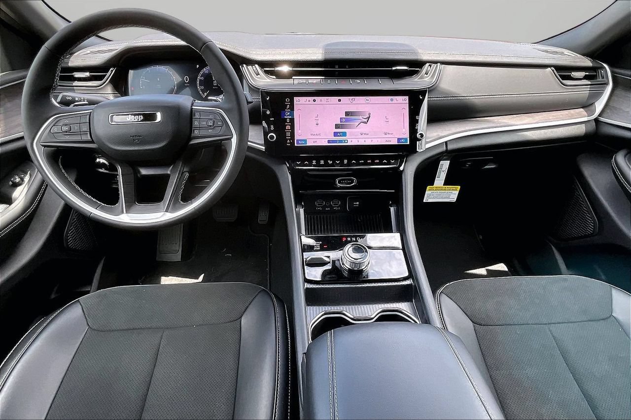 New 2026 Jeep Grand Cherokee Altitude AWD/4WD image 9