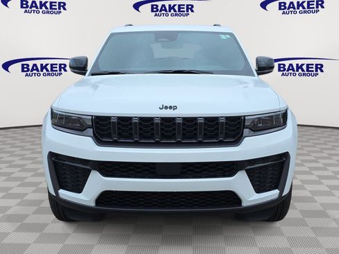 New 2026 Jeep Grand Cherokee Altitude image 8