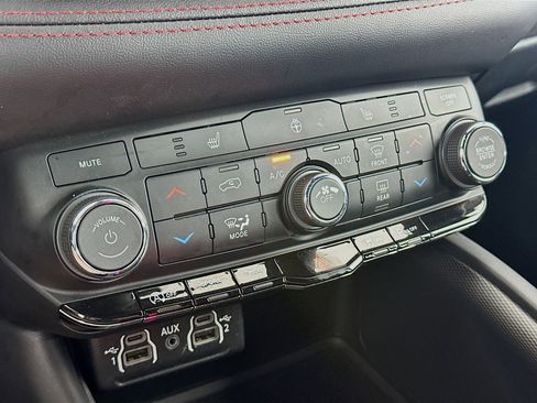 Used 2025 Dodge Durango GT RWD image 24