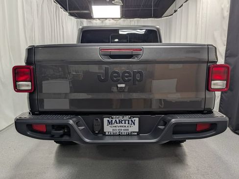 Used 2023 Jeep Gladiator Sport AWD/4WD image 4