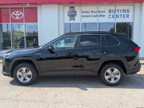 Certified 2025 Toyota RAV4 XLE AWD/4WD image 4