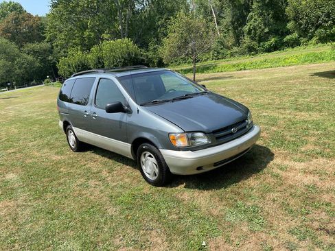 Used 1999 Toyota Sienna LE image 3