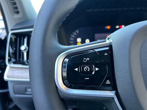 New 2026 Volvo XC90 B5 Core image 13