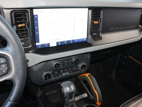 Used 2022 Ford Bronco Badlands image 19