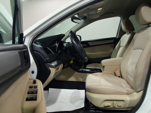 Used 2019 Subaru Outback 2.5i Premium AWD/4WD image 4