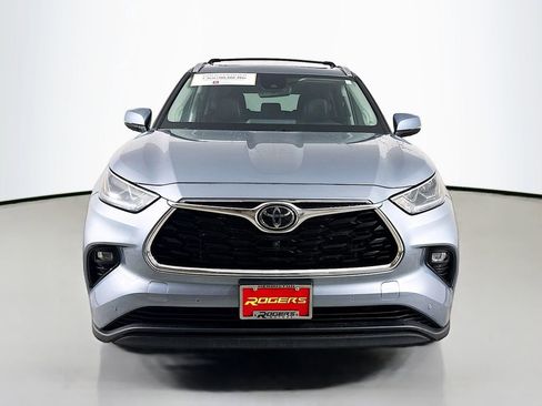 Certified 2022 Toyota Highlander Limited image 2