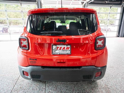Used 2020 Jeep Renegade Altitude AWD/4WD image 3