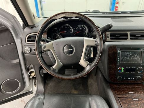 Used 2013 GMC Yukon XL Denali image 21