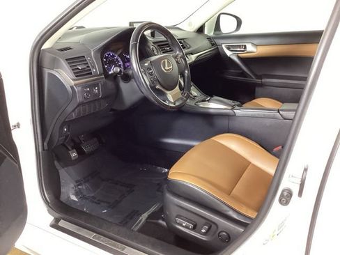 Used 2016 Lexus CT 200h w/ Navigation Package FWD image 31