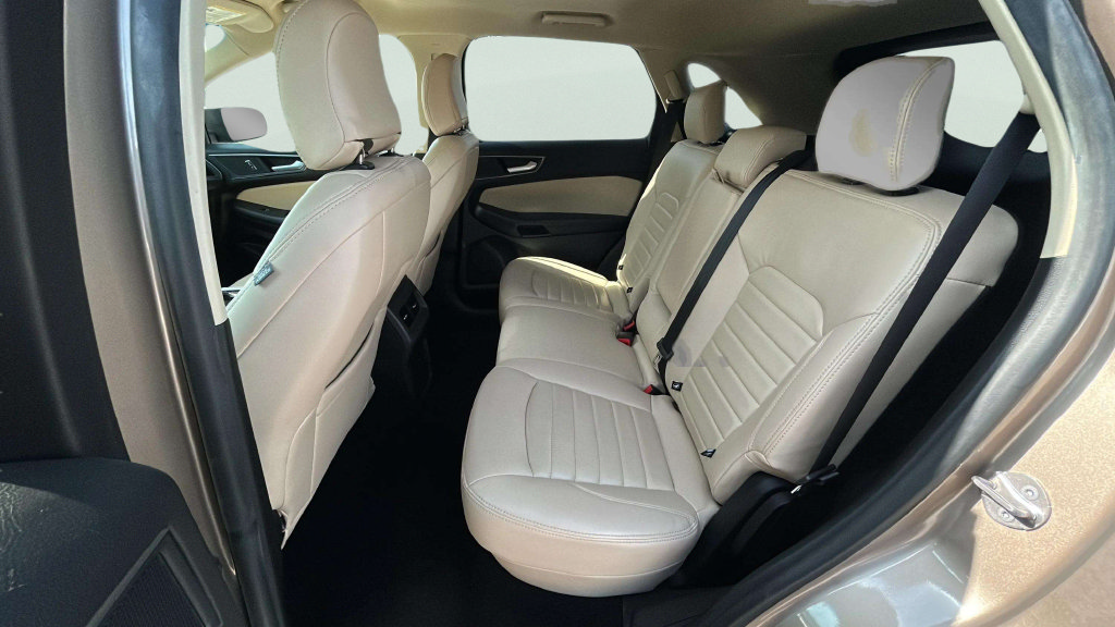 Used 2020 Ford Edge SE FWD image 15