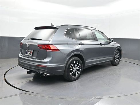 Used 2021 Volkswagen Tiguan SE image 27