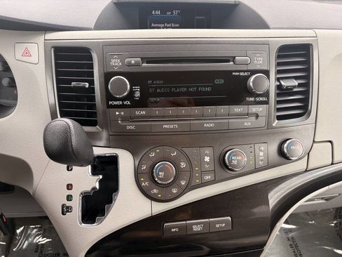 Used 2011 Toyota Sienna LE FWD image 33