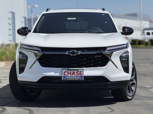 New 2026 Chevrolet Trax RS w/ Sunroof Package image 2