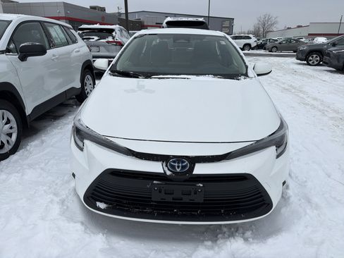 Used 2023 Toyota Corolla LE image 3