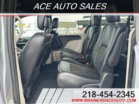 Used 2019 Dodge Grand Caravan SXT image 13