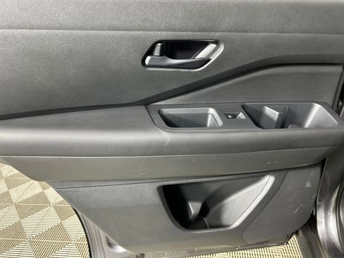 Used 2024 Nissan Pathfinder SV image 16