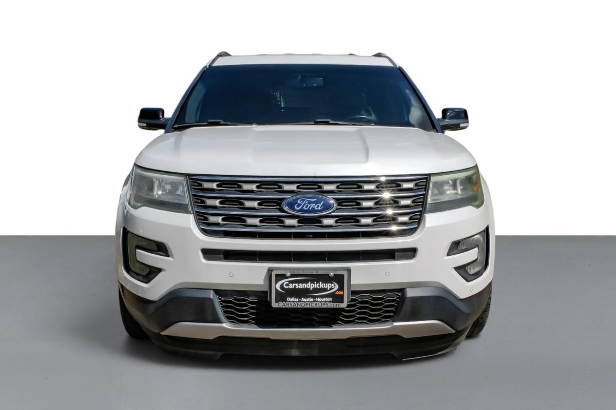 Used 2017 Ford Explorer XLT w/ Equipment Group 202A FWD image 3