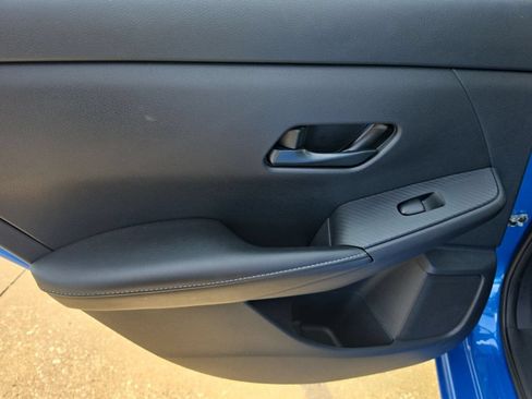 Used 2025 Nissan Sentra SV FWD image 11