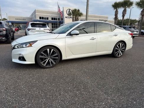 Used 2019 Nissan Altima 2.5 Platinum image 2