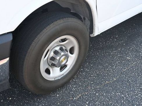Used 2024 Chevrolet Express 3500 LT w/ LT Preferred Equipment Group RWD image 13