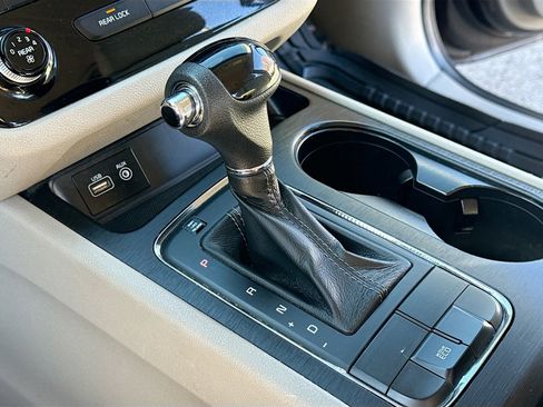 Used 2016 Kia Sedona LX image 12