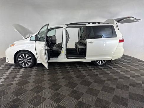 Used 2019 Toyota Sienna Limited Premium FWD image 11