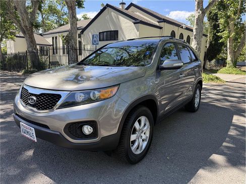 Used 2012 Kia Sorento LX w/ Convenience Pkg AWD/4WD image 3