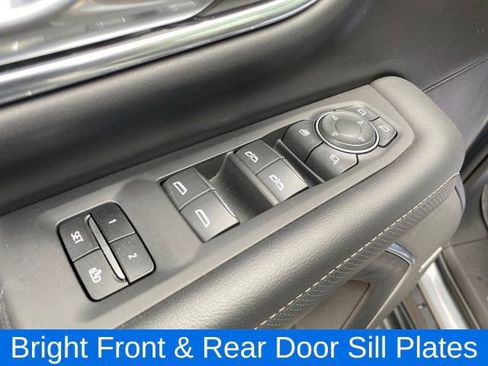 Used 2023 Chevrolet Suburban Premier image 18