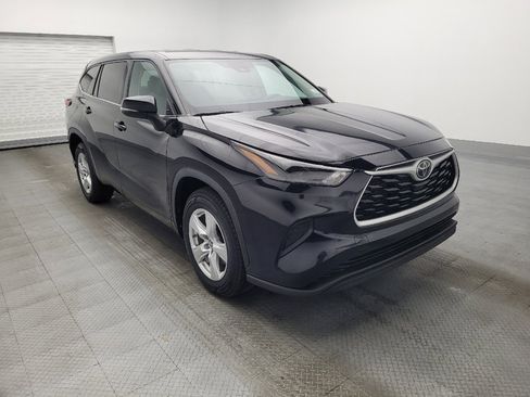 Used 2022 Toyota Highlander L image 13
