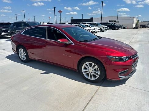Used 2017 Chevrolet Malibu LT FWD image 15