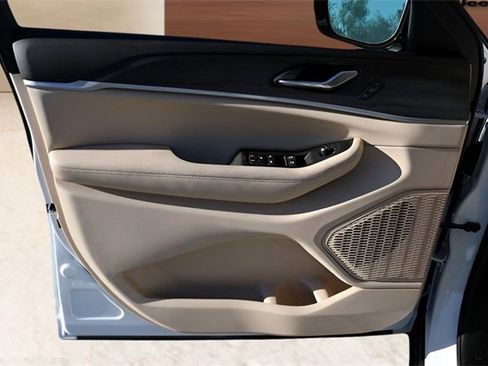 New 2025 Jeep Grand Cherokee Limited image 10