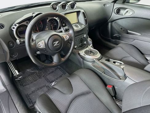 Used 2016 Nissan 370Z w/ Sport Package image 2